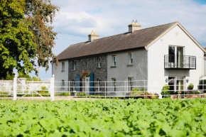 The Granary, Luxuriously Restored Barn on a Farm